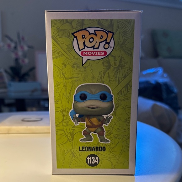 Funko Pop! TMNT Leonardo with Blue Mask and Green Skin - Picture 4 of 6